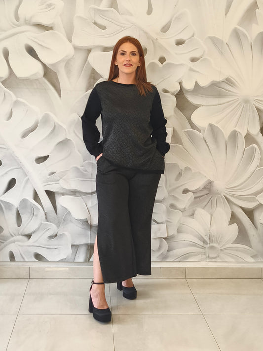 # pantaloni svasati con spacco